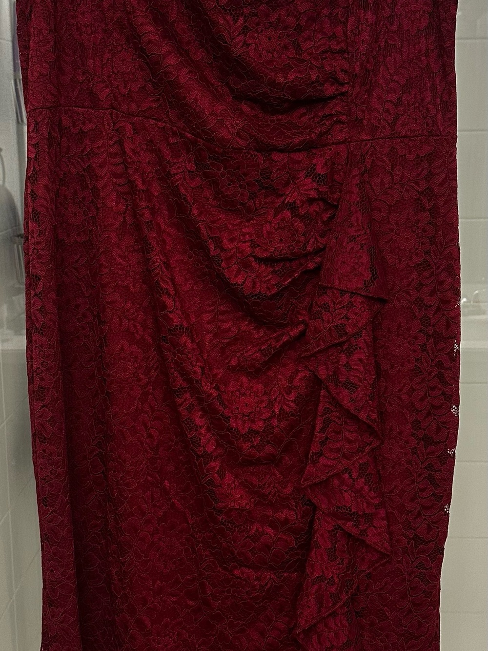 Women’s Lace Ruffle Dress in Wine